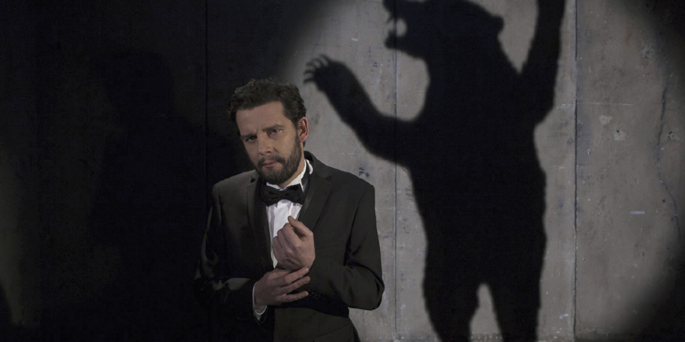 Ovni terrien ou un narrateur lunaire ?