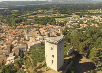 Barbentane : la salle des Fêtes transformée en manufacture de masques