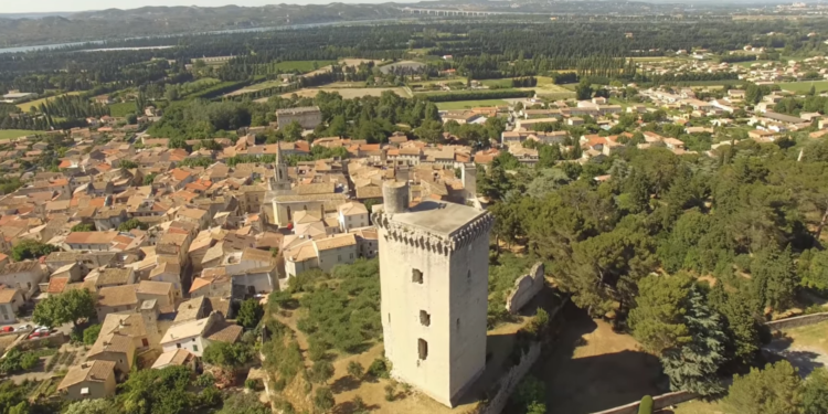 Barbentane : la salle des Fêtes transformée en manufacture de masques