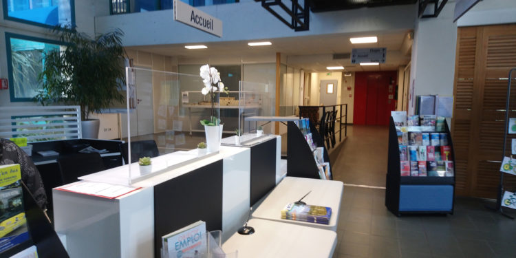 La miroiterie Avignonnaise propose ses hygiaphones sur mesure