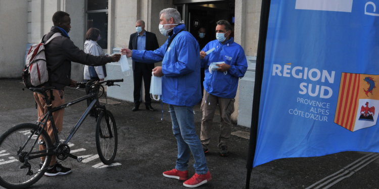 La Région distribue 3 000 masques en gare d’Avignon