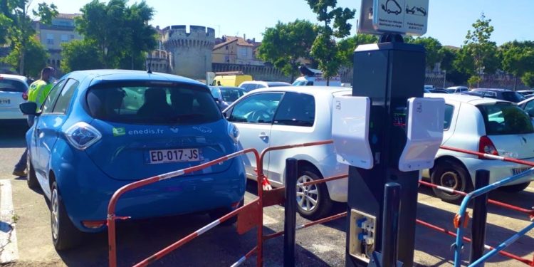 Avignon : une nouvelle borne de recharge pour véhicules électriques aux allées de l’Oulle