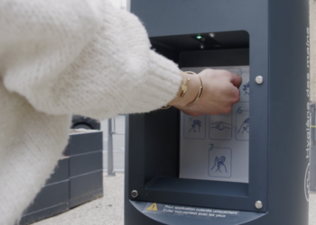 Roquemaure : 1 000 distributeurs urbains de gel hydroalcoolique en France grâce à AMCO
