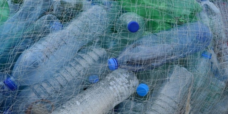 Avignon et la CNR s’engagent contre le plastique dans les fleuves et les rivières
