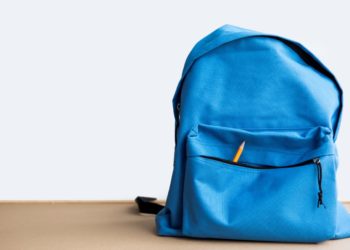 Orange : une collecte de cartables solidaires à Carrefour