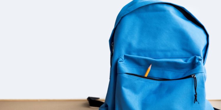 Orange : une collecte de cartables solidaires à Carrefour