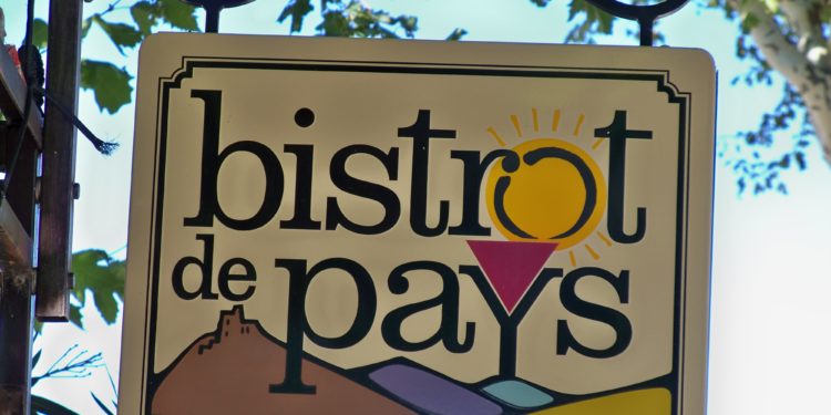 Villars et Crillon-le-Brave : et si vous passiez une nuit dans un bistrot de pays cet été ?