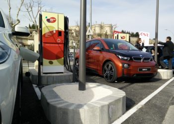 Véhicules électriques : retour de la tarification des bornes électriques de CNR