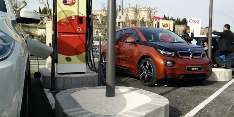 Véhicules électriques : retour de la tarification des bornes électriques de CNR