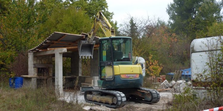 Loriol-du-Comtat : le préfet fait démolir une construction illégale