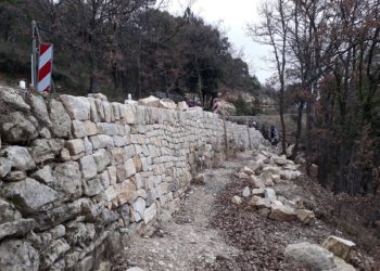 Saint-Martin-de-Castillon : réparation d&rsquo;un mur de soutènement en pierres sèches
