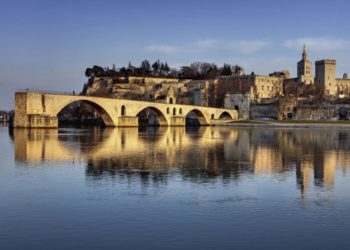 Avignon, le  pont Saint-Bénézet, le Palais des papes et ses jardins secrets… Vous en rêvez ? L’Office de tourisme d’Avignon vous le propose. Venez, on vous y attend !