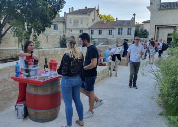 Avignon : et si vous preniez un verre de vin dans les jardins des papes cet été ?