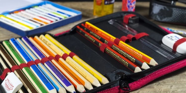 Carrefour-Orange : une collecte de fournitures scolaires au profit du Secours populaire