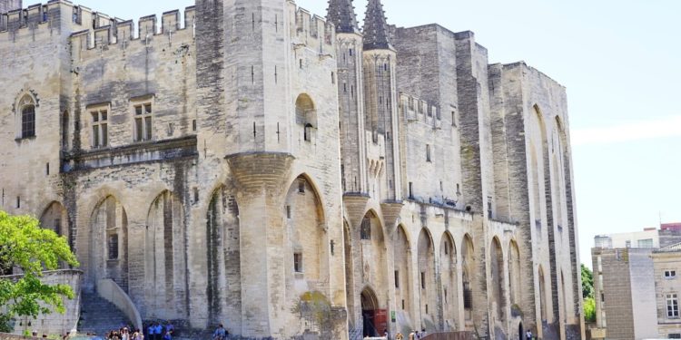 Avignon la secrète racontée par les experts
