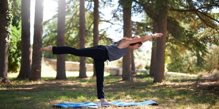 Des séances de yoga dans les vignes de Château de Sannes