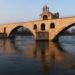 Et si l’on assistait au lever du jour sur le pont d’Avignon, en petit-déjeunant ?