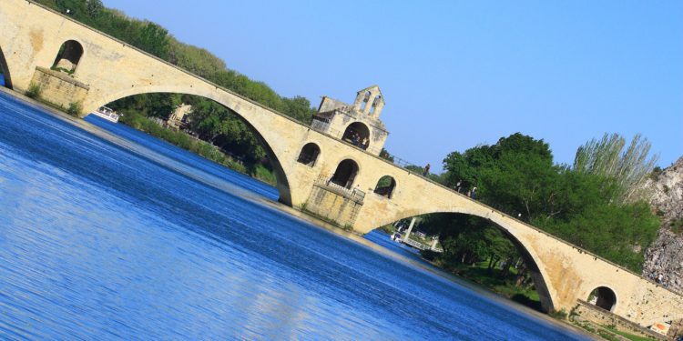 Port du masque : à Avignon on ne peut plus y danser, à Villeneuve si