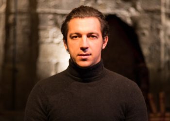Julien Gélas, directeur du Théâtre du Chêne noir à Avignon : « Le théâtre populaire est là pour parler à tous les publics, ce qui n’empêche pas l’exigence »