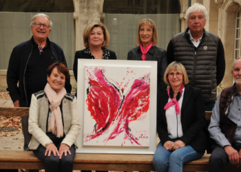 Avignon, Eovi Mcd groupe Aésio offre un papillon pour Octobre rose