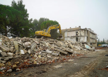 Carpentras : lancement de la démolition du bâtiment ‘A’ aux Amandiers