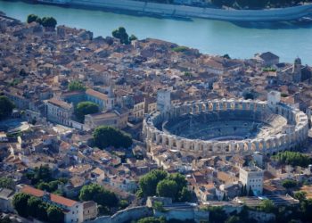 Arles : redresser les comptes et surveiller le temps de travail des agents municipaux