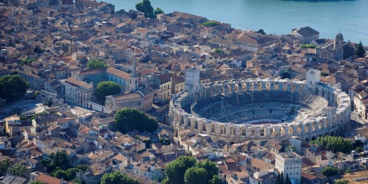 Arles : redresser les comptes et surveiller le temps de travail des agents municipaux