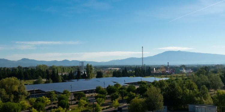 Lac de Monteux : les ombrières photovoltaïques vont produire 10 % des besoins en électricité des Montiliens