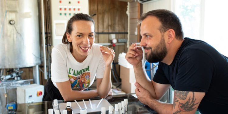L’Isle-sur-la-Sorgue : Ils créent des bougies parfumées à la manière des artisans ciriers