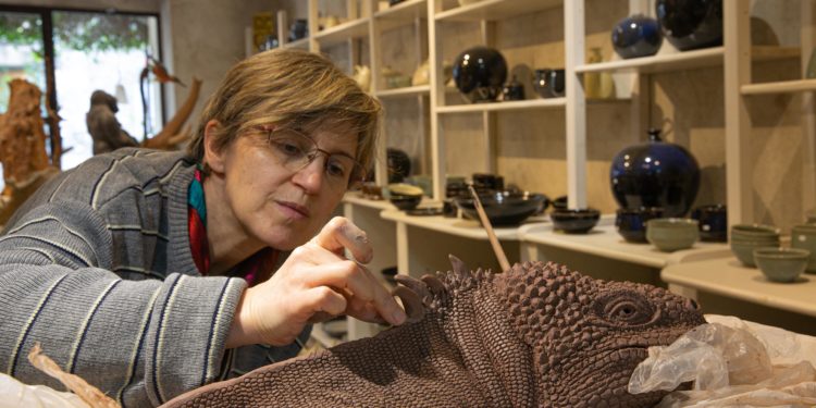 «Fascinée par le monde animal, cet émerveillement se traduit par des fourmillements au bout des doigts, signal que le moment est venu de créer.» Olivia Trégaut