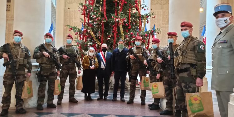 Des paniers de Noël pour les sentinelles d’Avignon