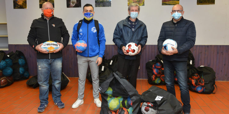 457 ballons offerts aux clubs des cantons d’Apt, de L’Isle–sur–la-Sorgue et de Pernes-les-Fontaines