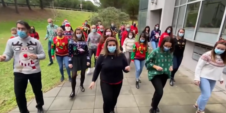 (Vidéo) Axiome a relevé le ‘Jerusalema dance challenge’ et s’étend à la Martinique