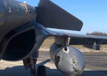 (Vidéo) : quels dégâts pour le Rafale qui s’est posé en urgence sur la base d’Orange?