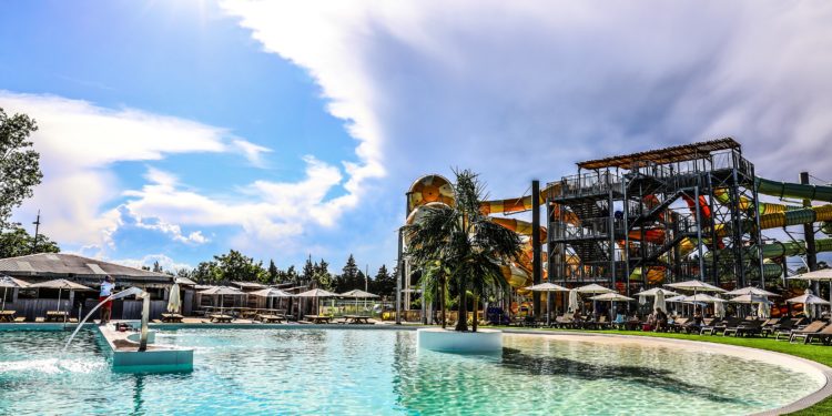 Wave island recrute 250 saisonniers pour son parc aquatique