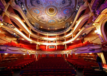 Opéra d’Avignon, ouverture aux salariés mais report de l’inauguration