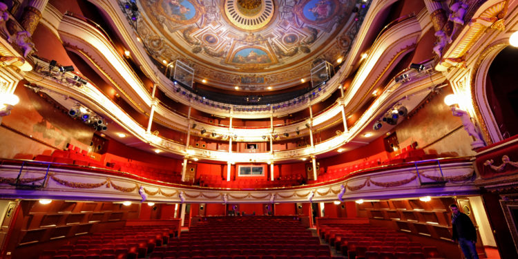 Opéra d’Avignon, ouverture aux salariés mais report de l’inauguration