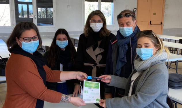 Grand Avignon : des badges connectés pour sécuriser les déplacements des écoliers