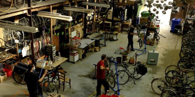 Avignon : ‘Roulons à vélo’ répare votre deux-roues dans un atelier solidaire