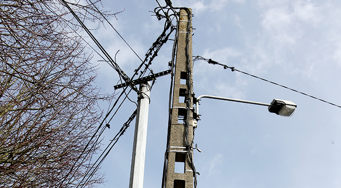 Cavaillon, la rue des Courses a dit adieu à ses câbles aériens