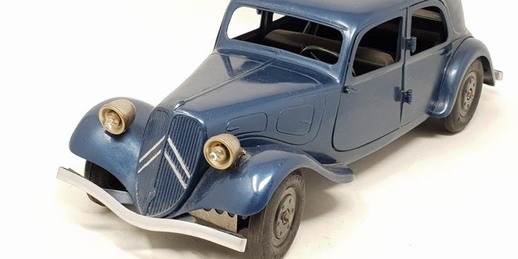 Hôtel des ventes de Nîmes, tous fous de Dinky toys !