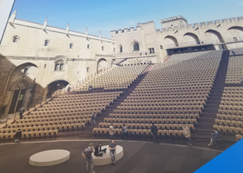 Avignon, Une nouvelle installation scénique pour la Cour d’honneur du Palais des Papes