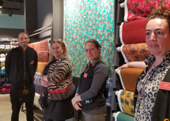 Flore Linotte entourée de son équipe d'experts