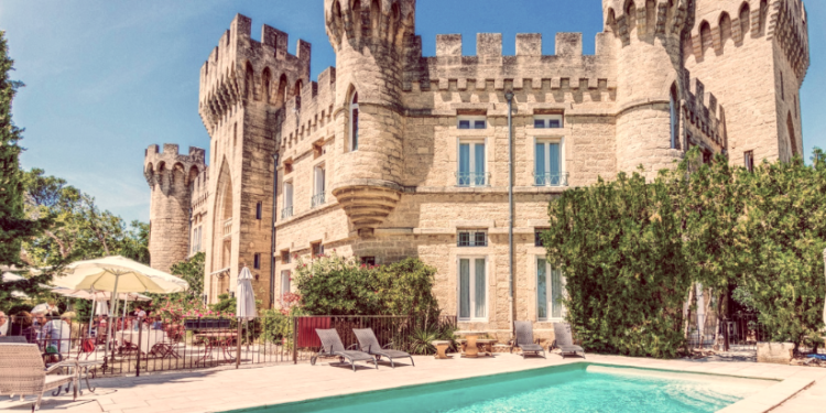 Châteauneuf-du-Pape, Ça y est, l’Hostellerie des Fines roches ouvre ses portes le 2 juin !