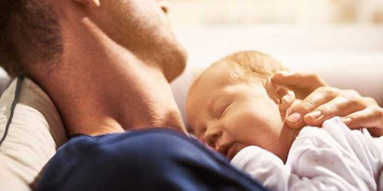 Congés paternité : les femmes sont pour, les hommes beaucoup moins