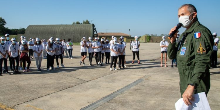 100 élèves à la découverte de la base aérienne d’Orange