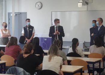 Distribution d’autotests aux étudiants de la CCI Vaucluse