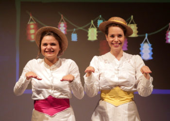 ‘Les sœurs Tatin’, succulente réadaptation de Tchekhov au théâtre Pierre de Lune