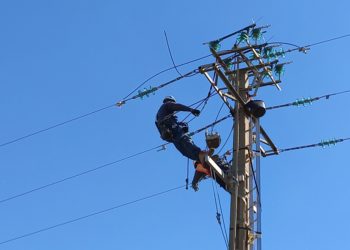 Enedis investit dans les lignes électriques aériennes du secteur de Caderousse