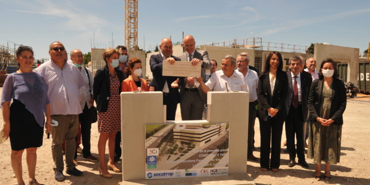 Nouvelle CAF de Vaucluse, Pose de la 1re pierre de Confluence park, figure de proue de la Zac Courtine